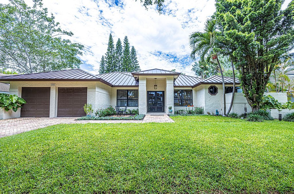 1985 Parkside Cir S - Property Image