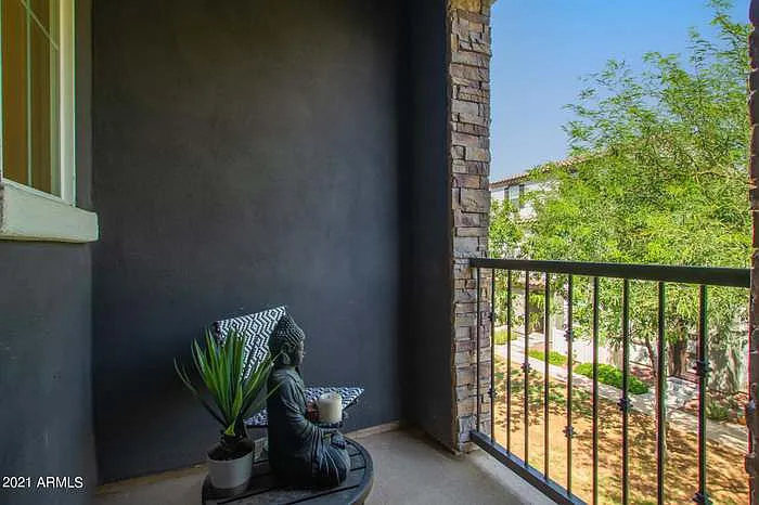2358 E Huntington Dr — Photo 14