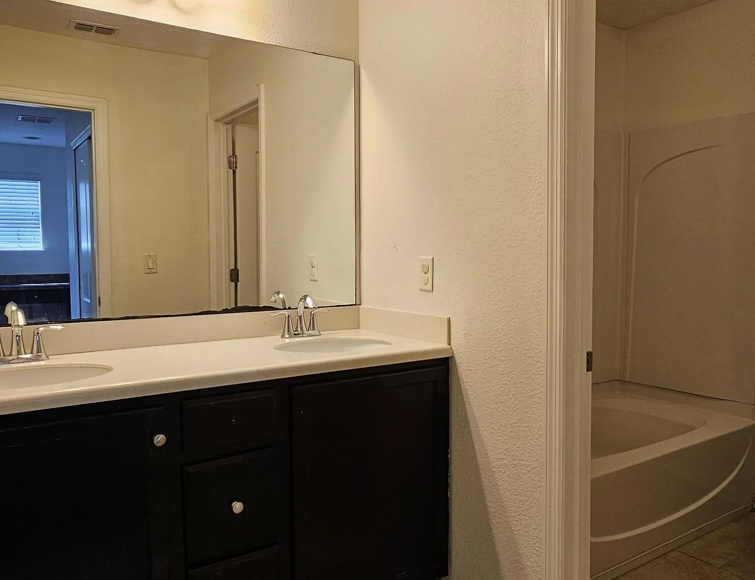 4 bed, 2.5 bath, 2227 sqft, $2,350 — Photo 1