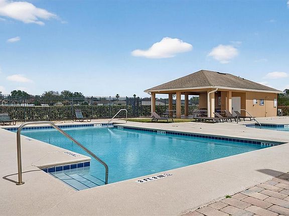 3rd image of 19500 GLEN ELM WAY