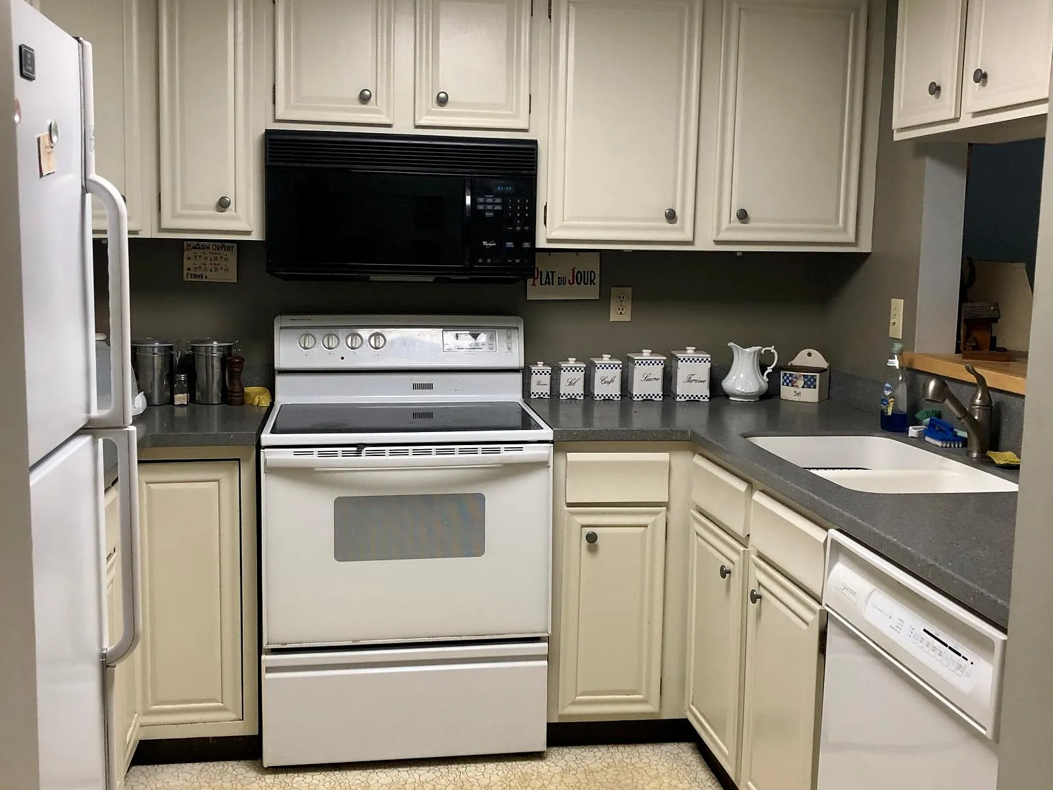 134 S Hemlock Ln — Photo 3