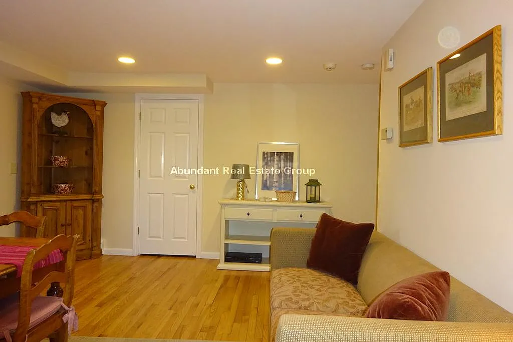 1 bed, 1.0 bath, 830 sqft, $2,500 — Photo 4