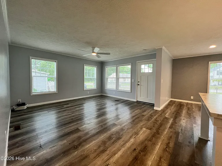 1296 Riverview Dr — Photo 3
