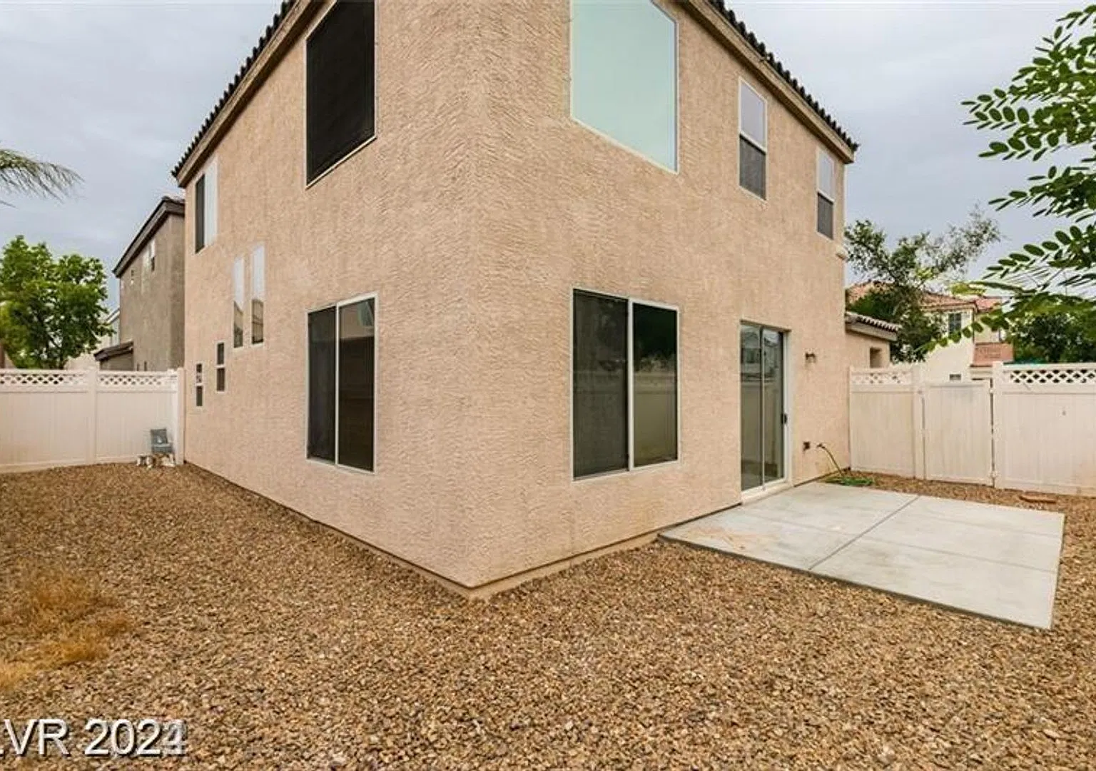 Charming 3-Bedroom Home in Southwest Gated Community — Photo 3