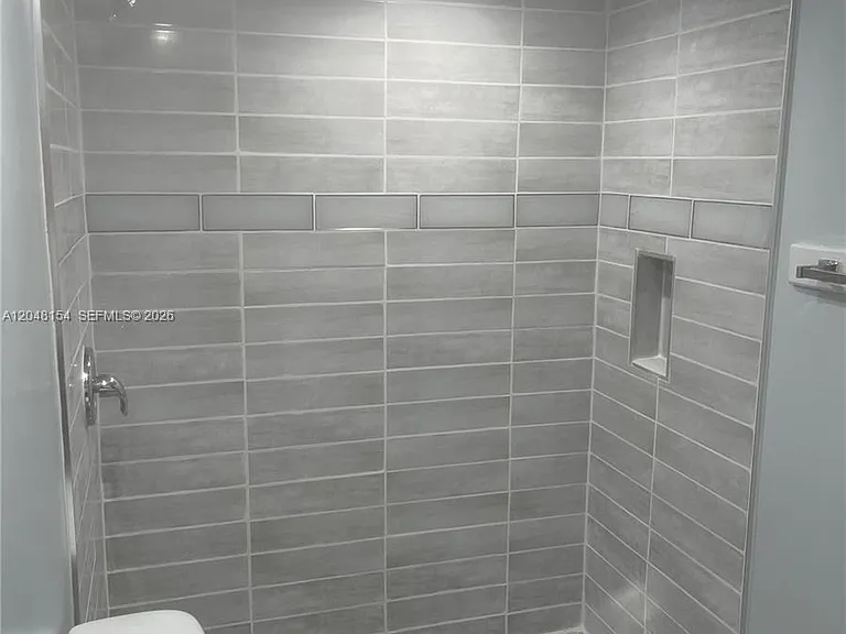 819 NE 199th St #6-101 — Photo 7