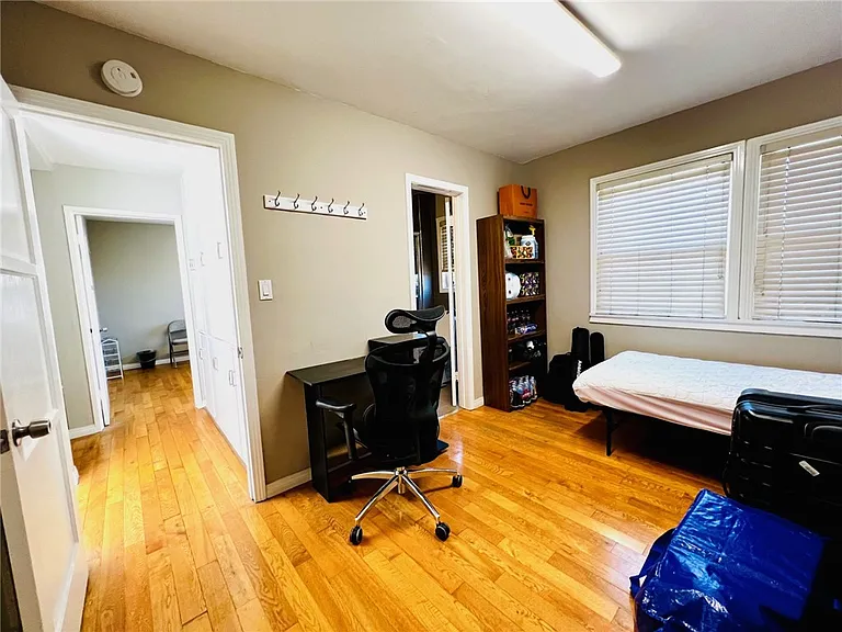 913 W 21st — Photo 30