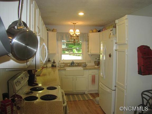 3rd image of 36 Christy Ln