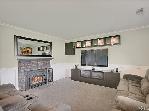 3rd image of 221 K St NE