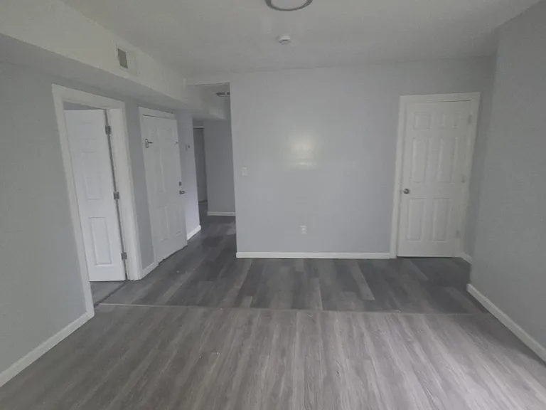 146-148 S Clinton St #2 — Photo 3