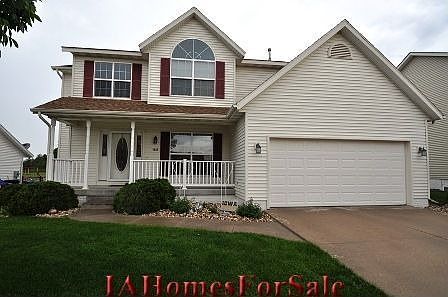 1126 English Ln NE