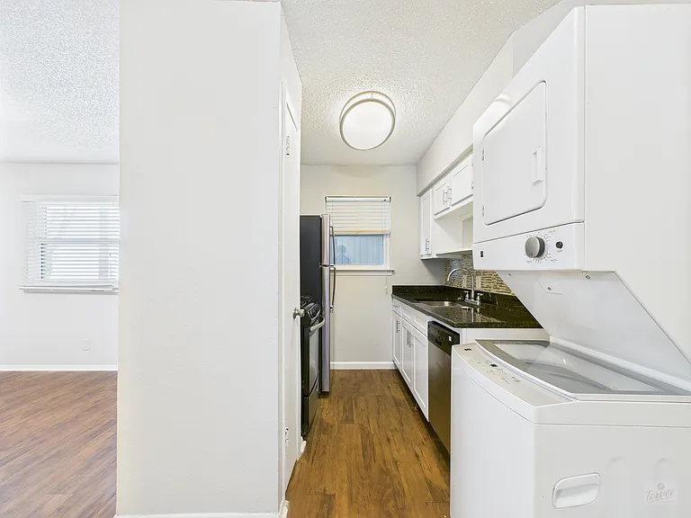 2401 Manor Rd #136 — Photo 3