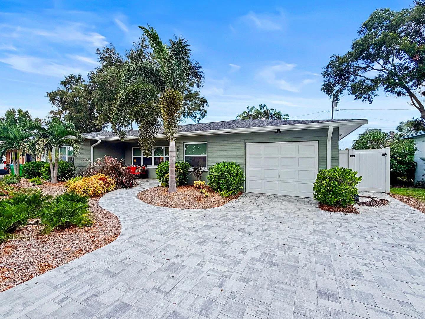 Bay Pines Pool & Spa Home with Updated Kitchen and Private Backyard — Photo 1