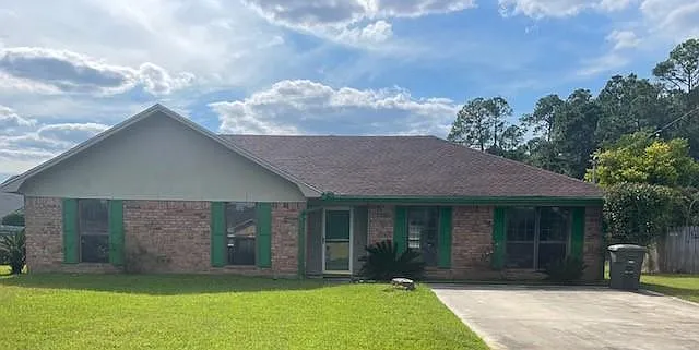 907 Primrose Ln — Photo 1
