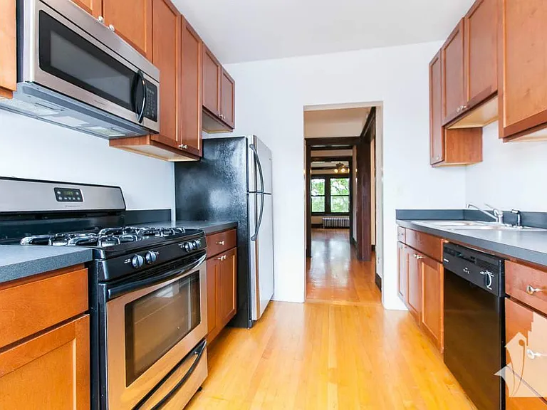 1949 W Cuyler Ave #3 — Photo 2