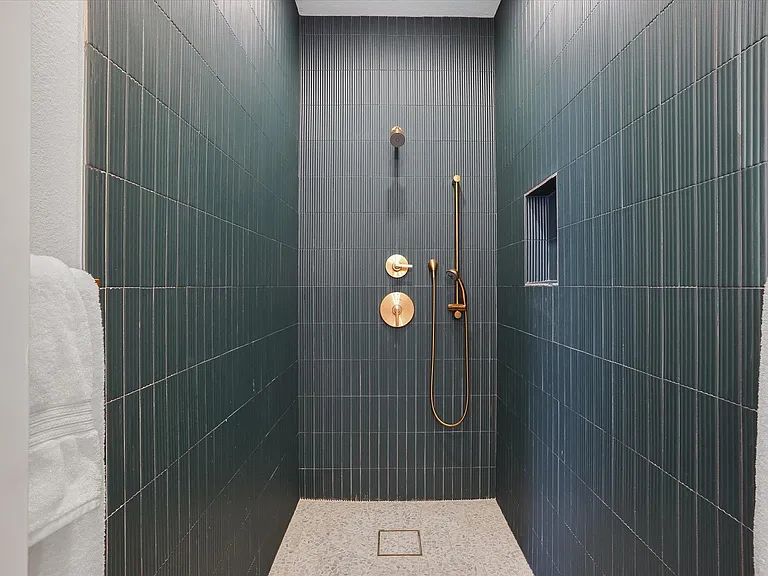 3705 Gilbert St #2 — Photo 28