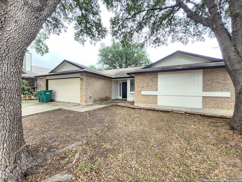 1st image of 827 fern meadow