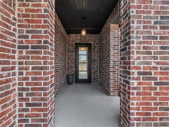 2nd image of 6617 S Palm Ave
