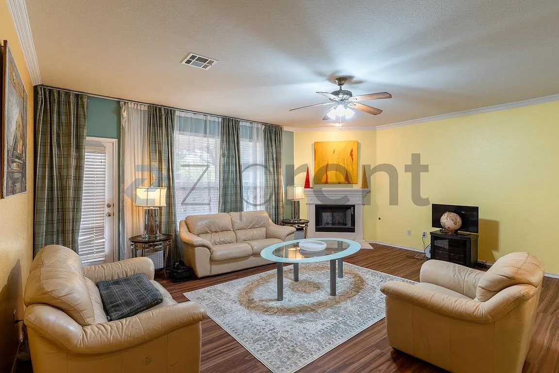 5 bed, 2.5 bath, 3338 sqft, $3,100 — Photo 1