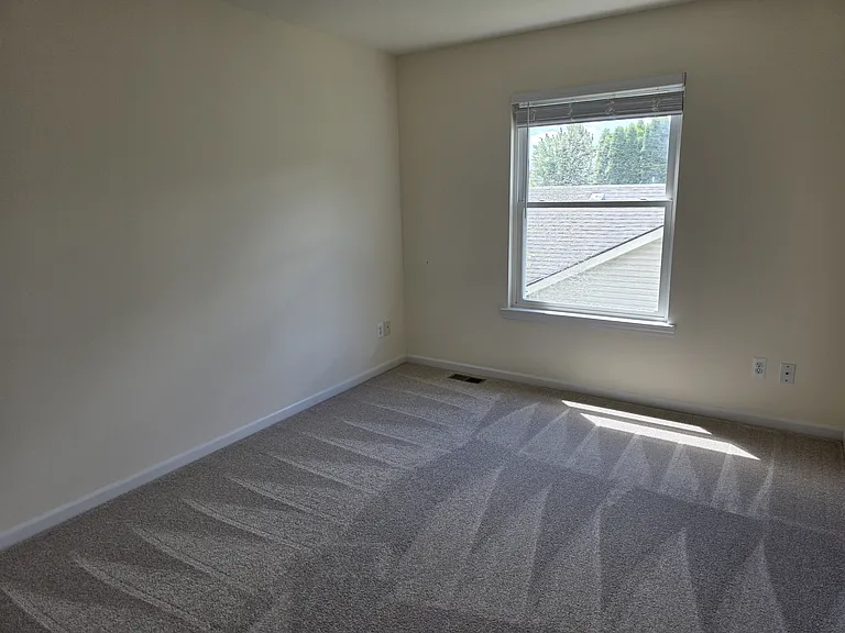 2103 Enterprise Dr — Photo 31