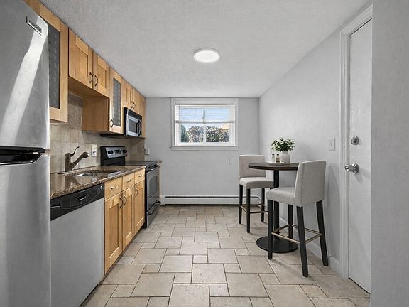 2nd image of 20 Westgate Rd APT 2