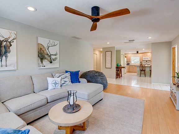 4th image of 29160 Primrose Ln