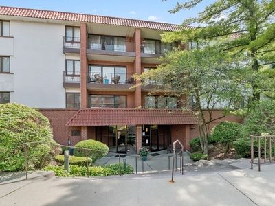 2046 Saint Johns Ave, Highland Park, IL, 60035