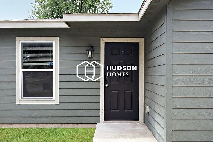 3 bed, 2.0 bath, 876 sqft, $925 — Photo 3