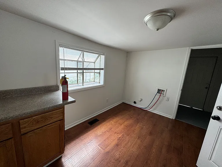 210 N Richland St — Photo 22