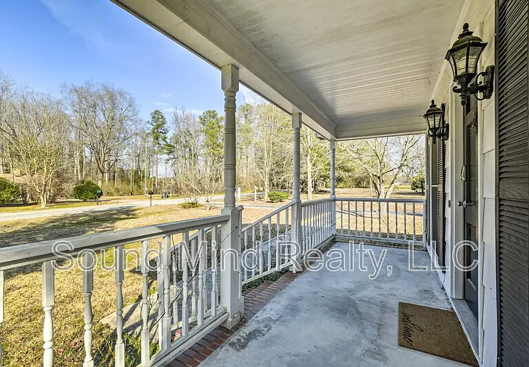 144 Parkwood Cir — Photo 32