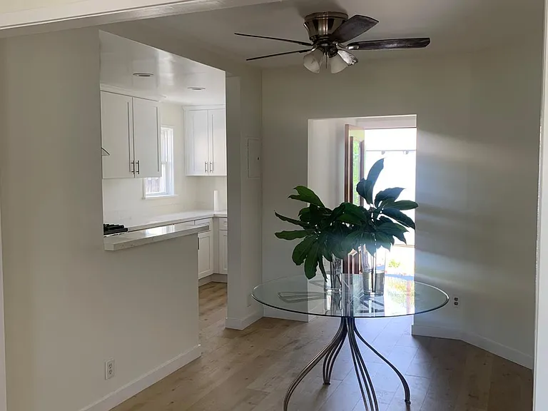 4442 Tobias Ave — Photo 5