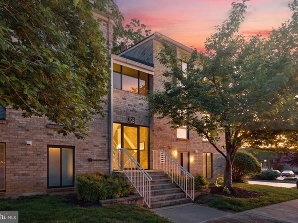 2326 Freetown Ct Unit 2B, Reston, VA 20191