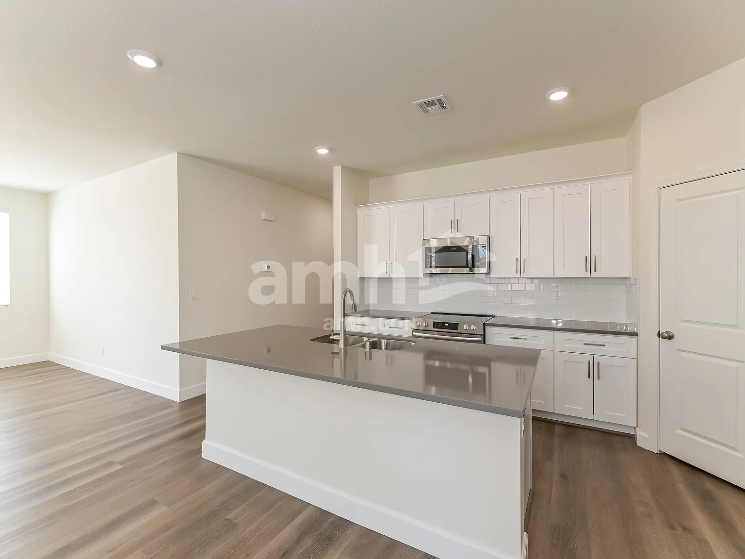 3 bed, 2.0 bath, 1746 sqft, $2,280 — Photo 4