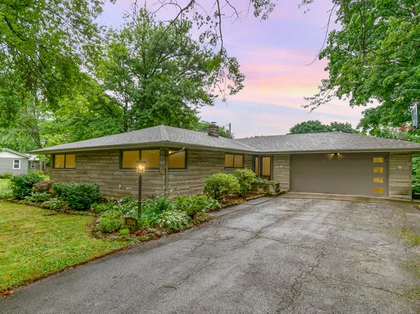 1704 Napoleon St, Valparaiso, IN 46383