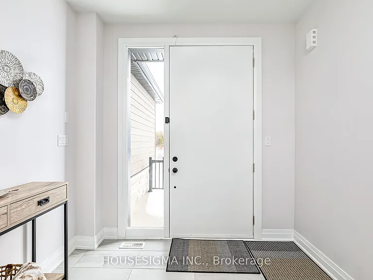 114 Goldie Ct — Photo 5