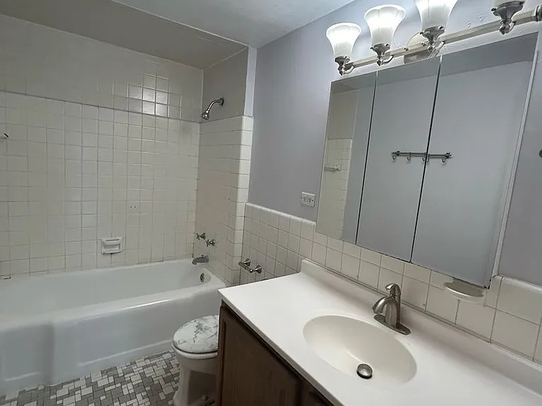 4180 Marine Terrace Apartments — Photo 209