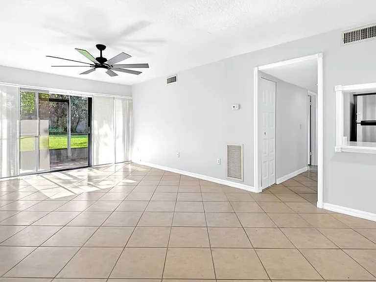 3272 S Semoran Blvd #11 — Photo 5