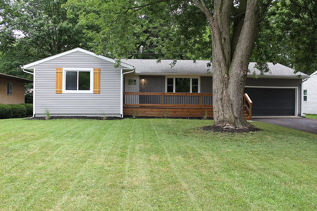 316 Hickory Ln photo 1