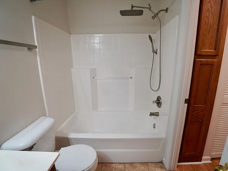 131 Lake Chateau Dr — Photo 16