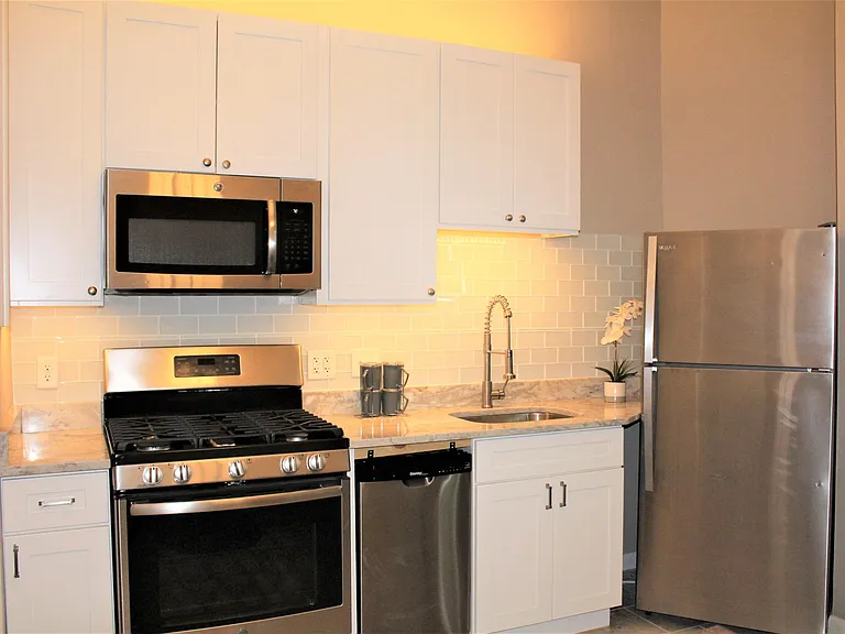 433 W Orange St #1 — Photo 4