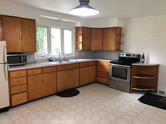 4th image of 536 Woodland Dr