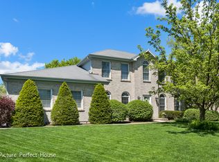 2611 Willow Ridge Dr, Naperville, IL 60564