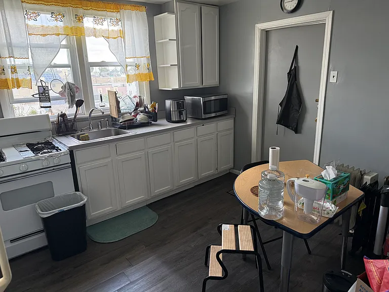 740-42 Elm St #3 — Photo 10
