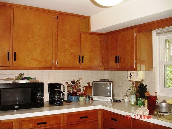 2nd image of 615 Valleyview Dr