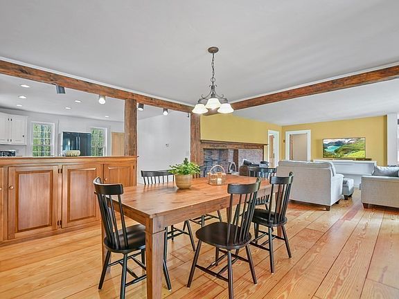 5th image of 143 Indian Hill St