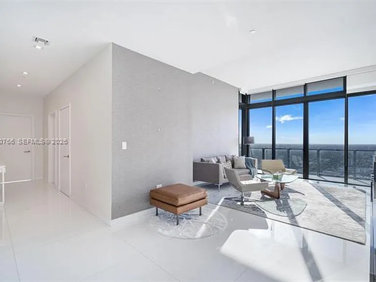 88 SW 7th St #4203 — Photo 10