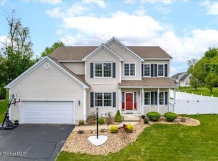 40 Janine Dr, East Greenbush, NY 12061