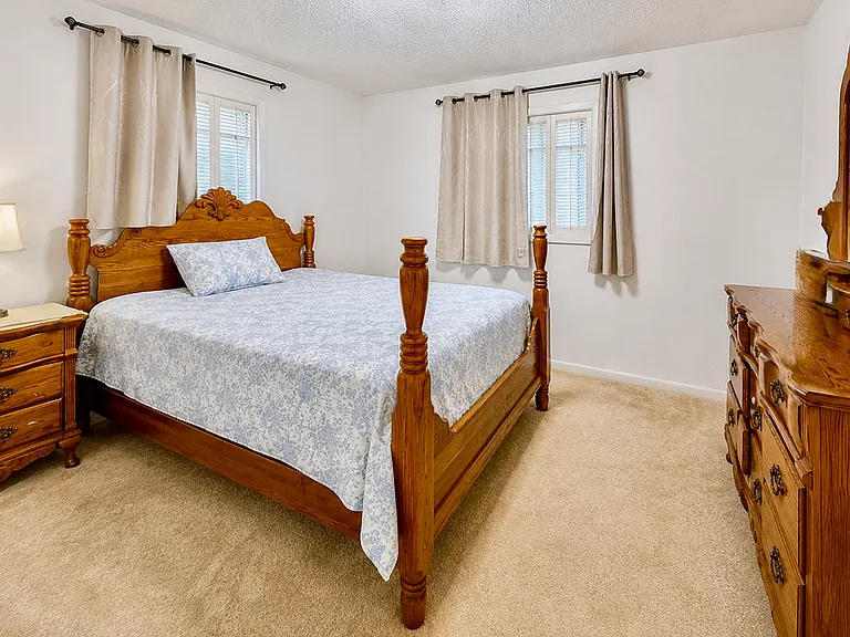 211 N William Dr — Photo 10