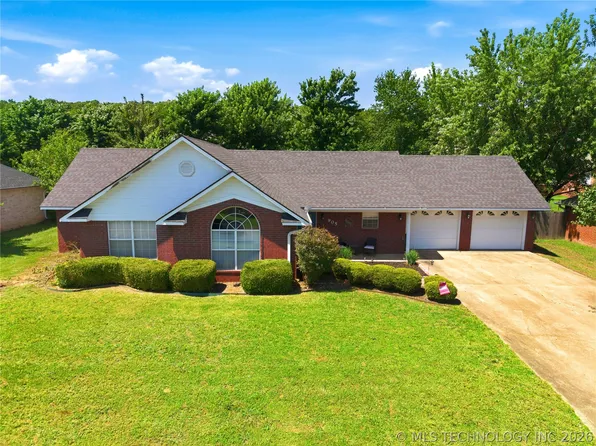 905 Kentucky Derby Dr, Sallisaw, OK 74955
