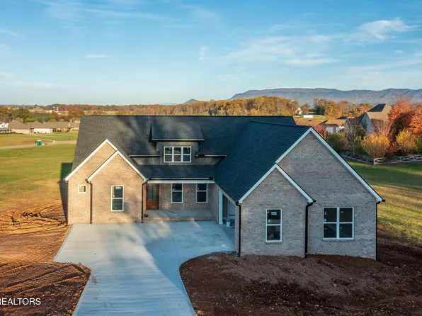 816 Majestic Mountains Blvd, Walland, TN 37886