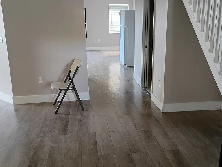 2318 SE 23rd Ave — Photo 5